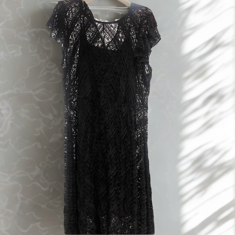 Woman's Maxi lace dress size 2